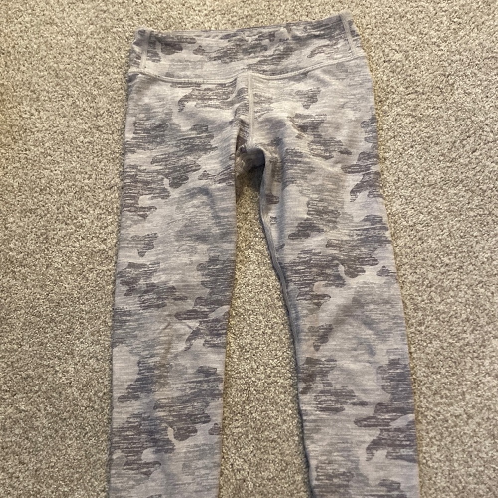 Lightly used good quality white and grey camo athelta leggings girls L/12